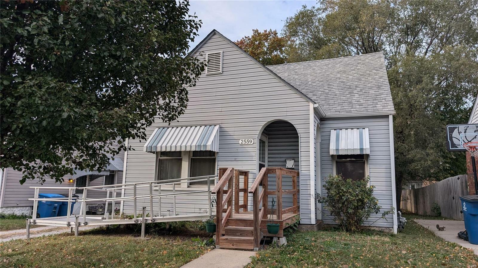 Property Photo:  2559 E 27th Street  IL 62040 