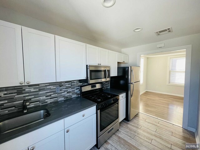 Property Photo:  122 Clinton Place 3rd Floor #6  NJ 07073 