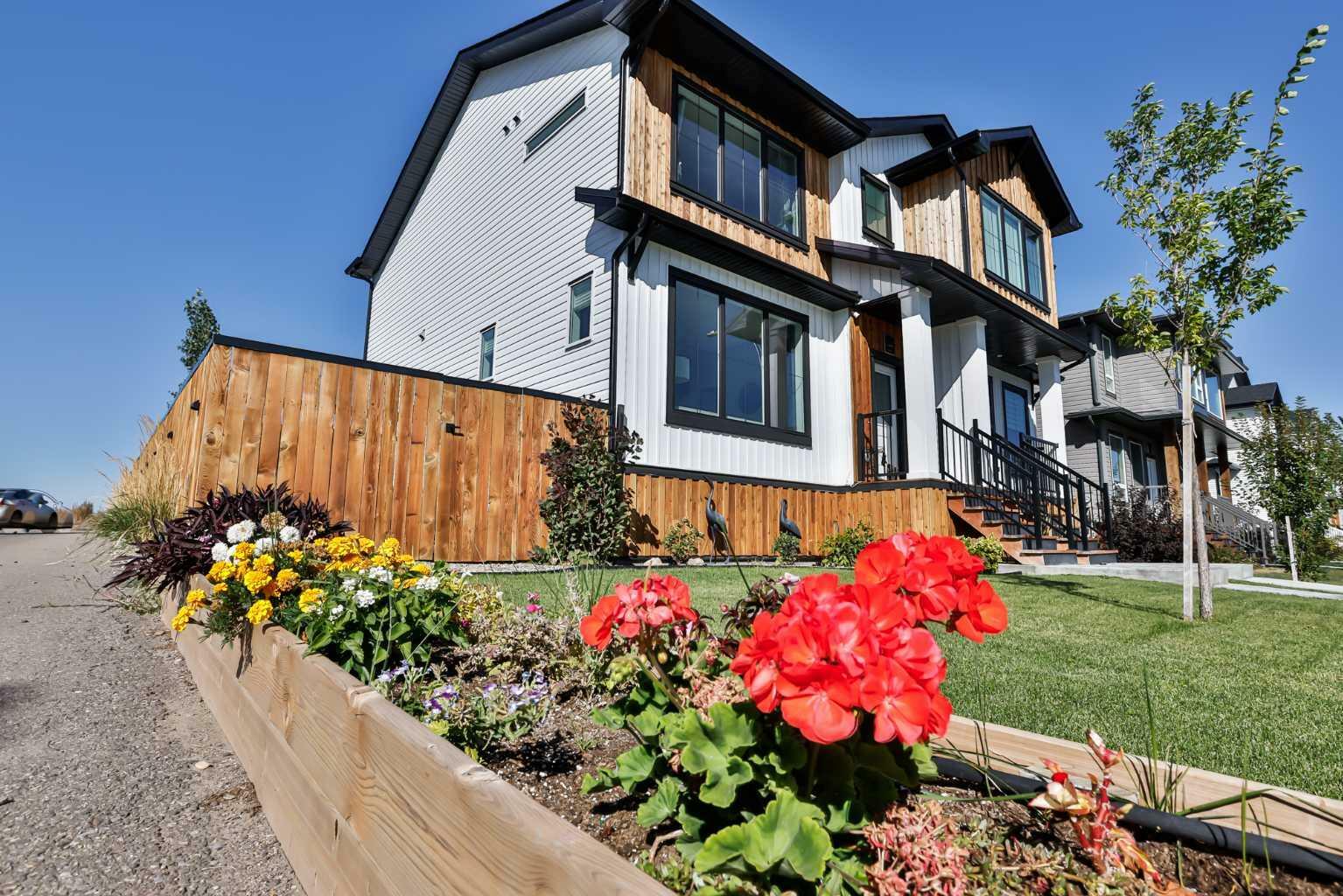 Property Photo:  4311 Fairmont Gate S  AB T1K 8J3 