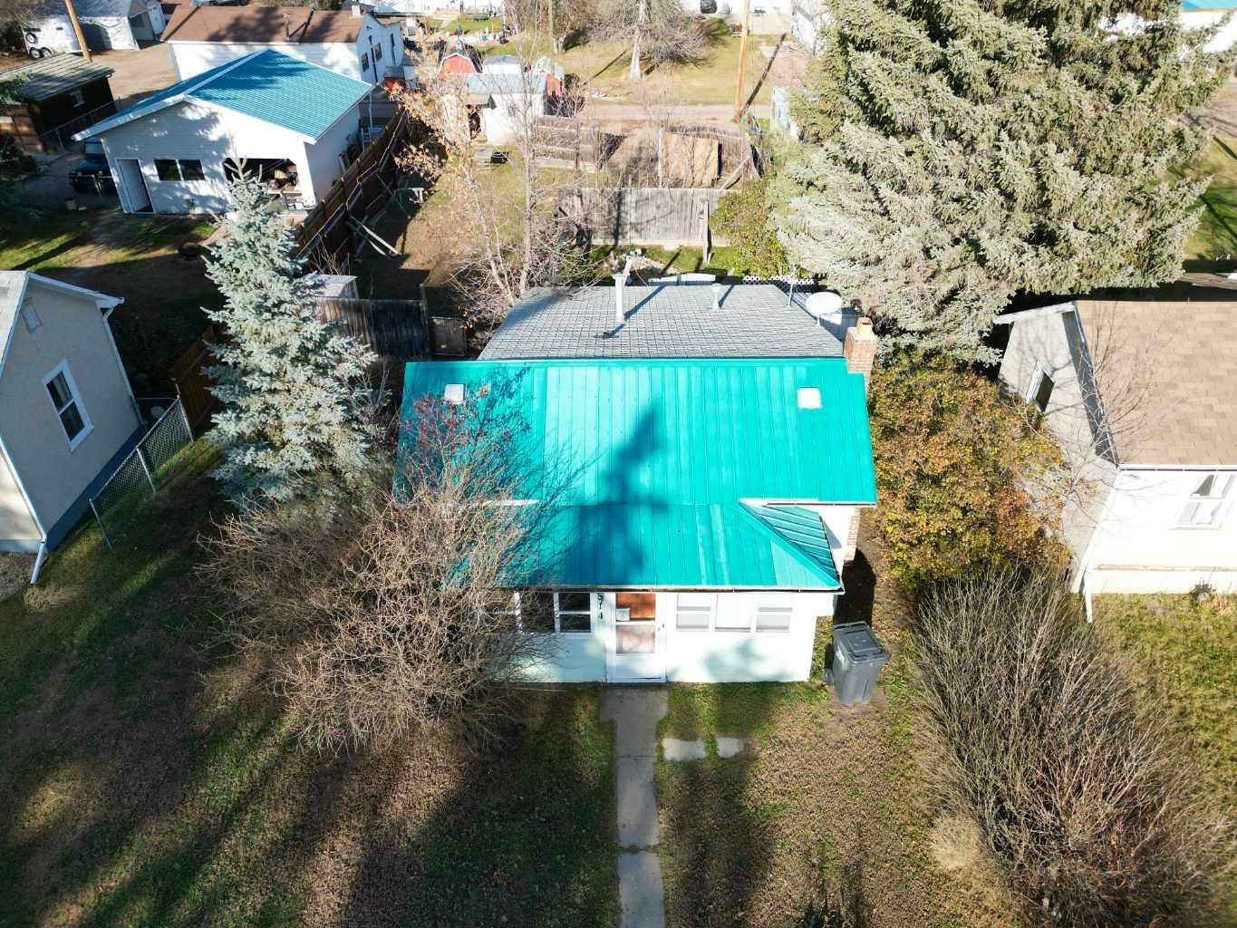 Property Photo:  514 3 Avenue  AB T0J 0B0 