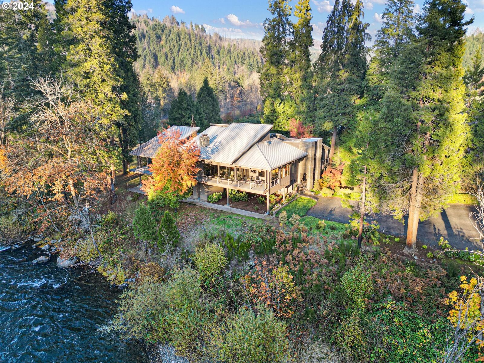 Property Photo: 45650/45646 McKenzie Hwy OR 97488