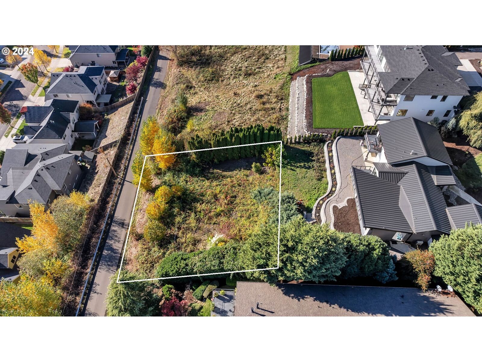 Property Photo: 14215 SE Bella Vista Pl 5 WA 98683