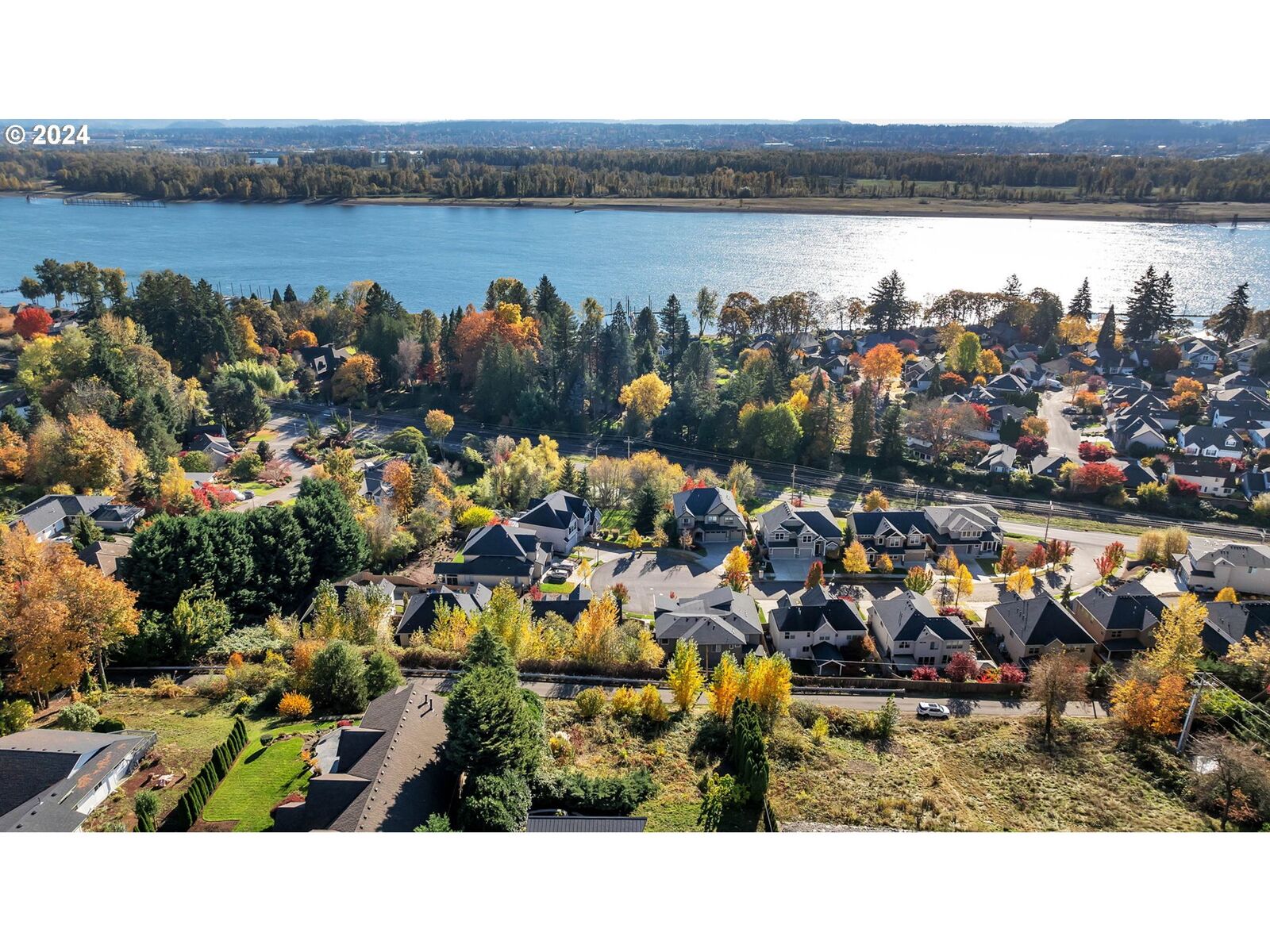 Property Photo: 14215 SE Bella Vista Pl 5 WA 98683