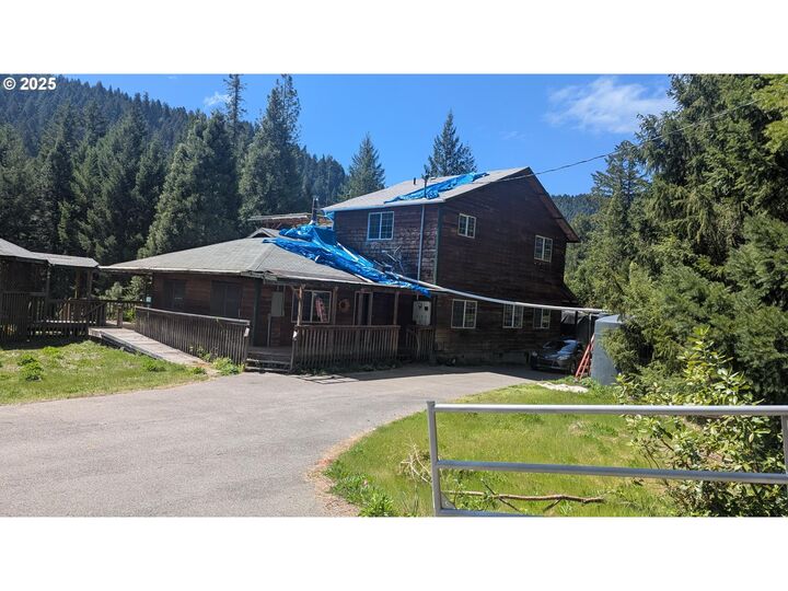 Property Photo: 2999 Speaker Rd OR 97497