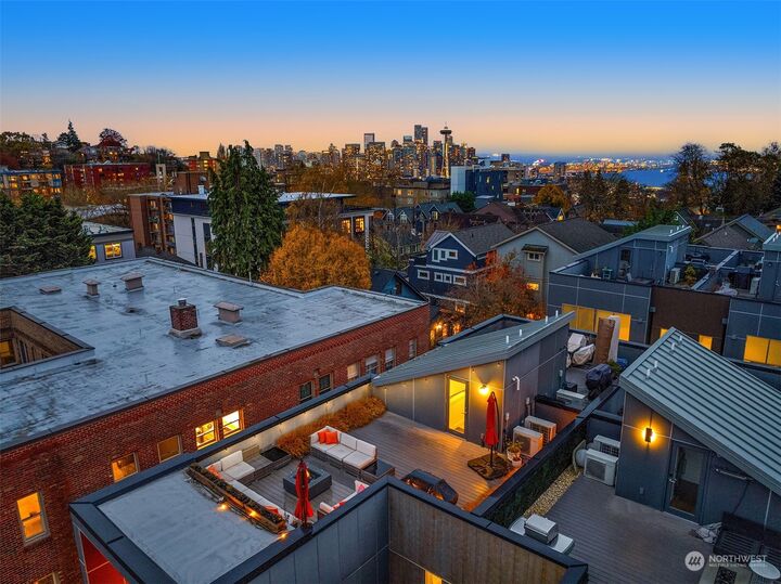 Property Photo:  315 W Galer Street 101  WA 98119 