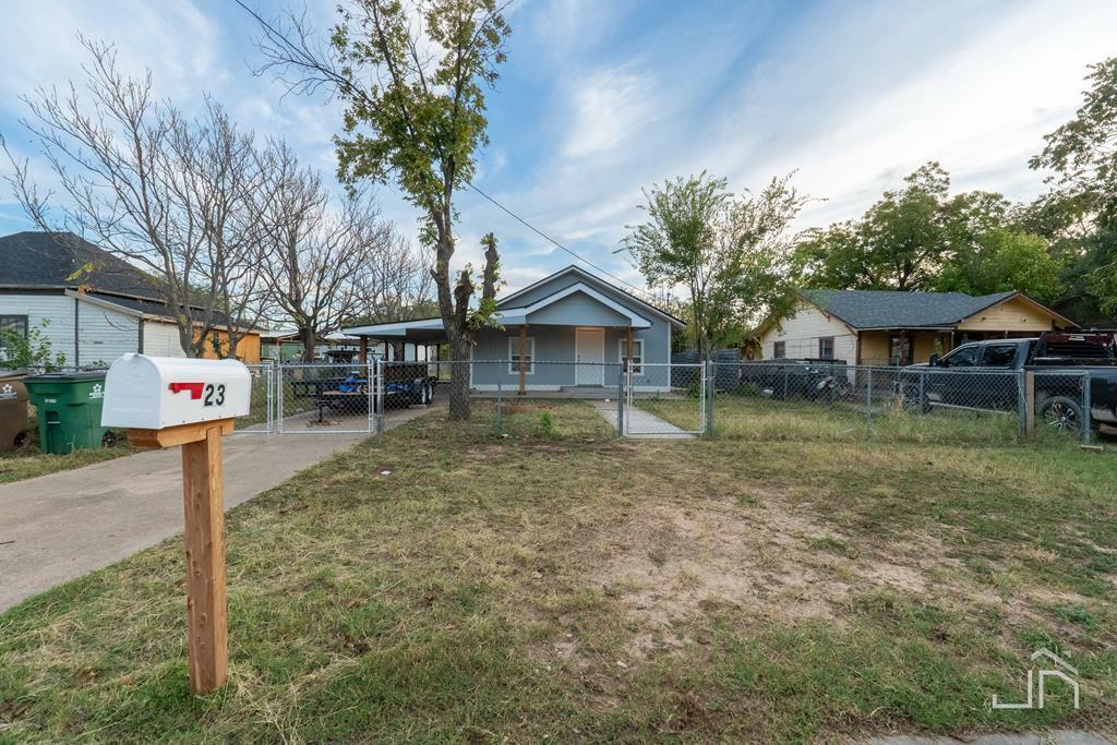 Property Photo:  23 E Ave I  TX 76903 