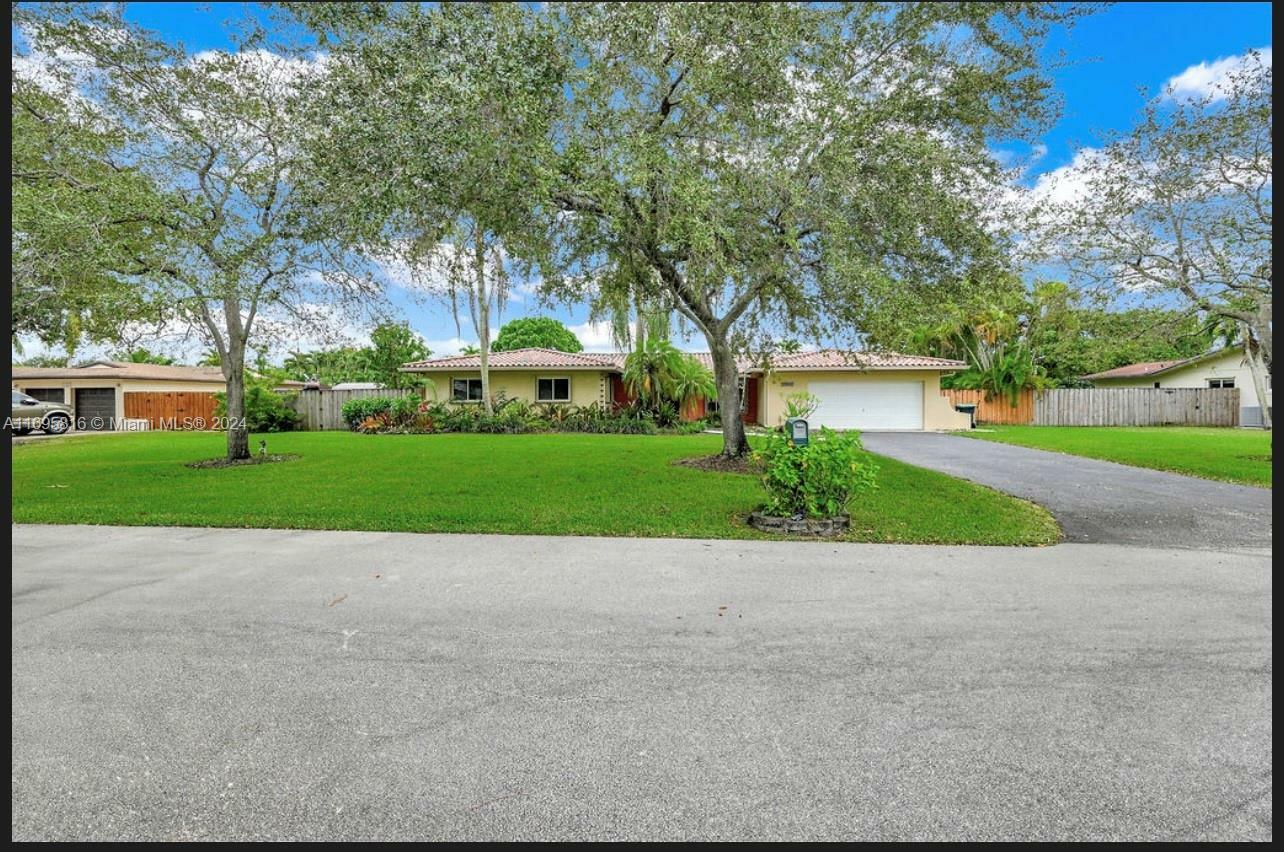 10860 SW 125th St  Miami FL 33176 photo