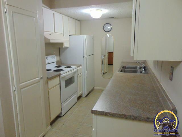 Property Photo:  3032 SW Lydia Ave Unit 103  KS 66614 