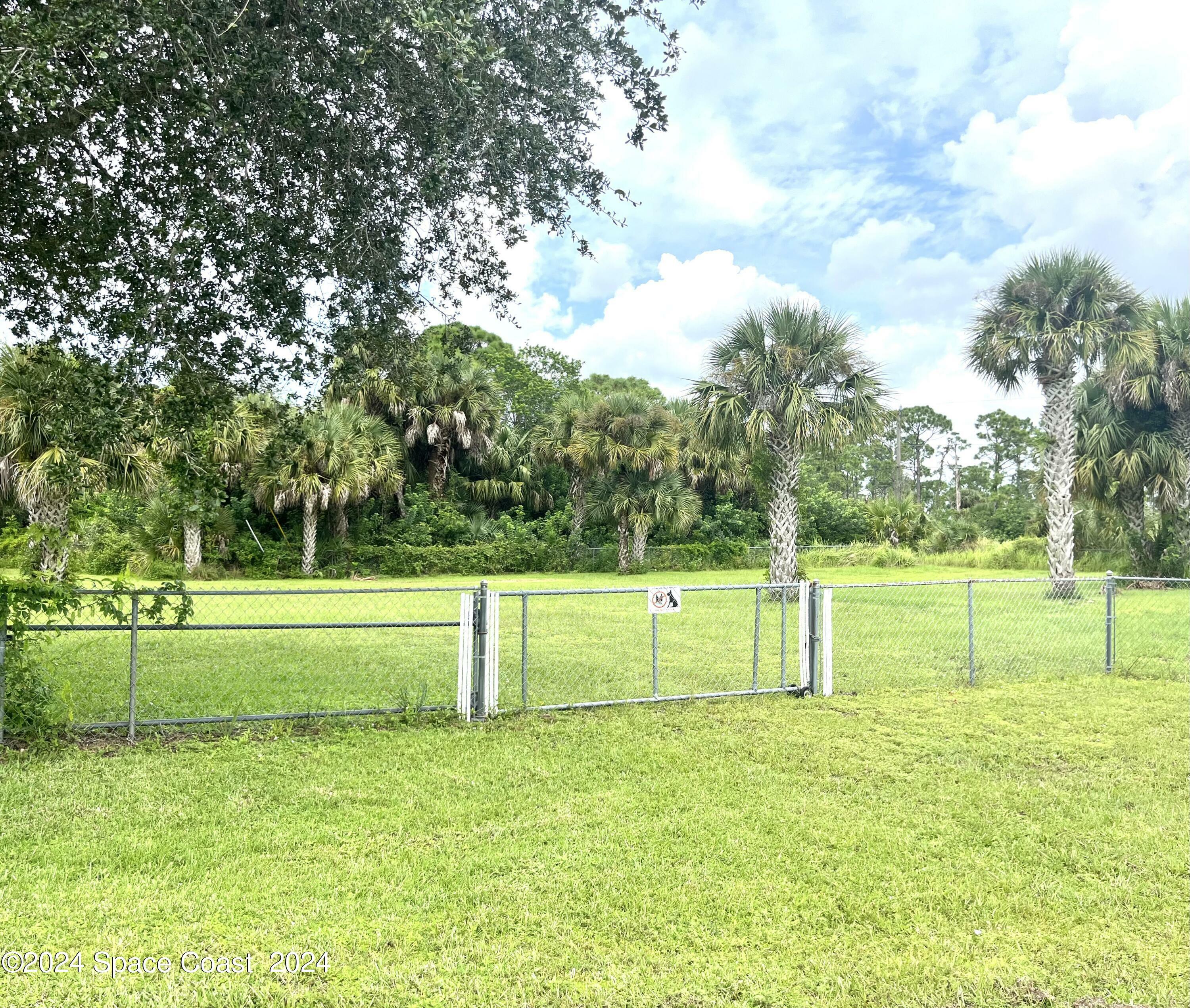 Property Photo:  368 Thunderbird Avenue NW  FL 32907 