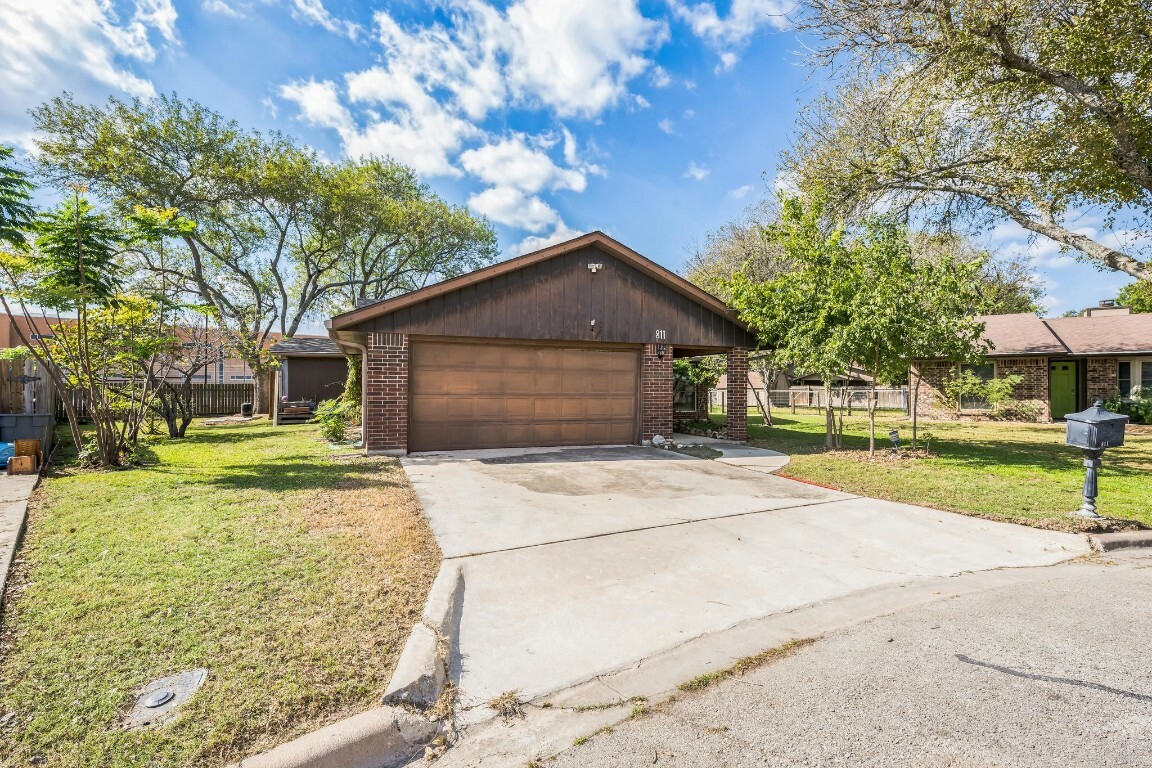 811 Ross Circle  Lockhart TX 78644 photo