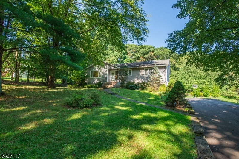 Property Photo:  25 Oak Ln  NJ 07869 