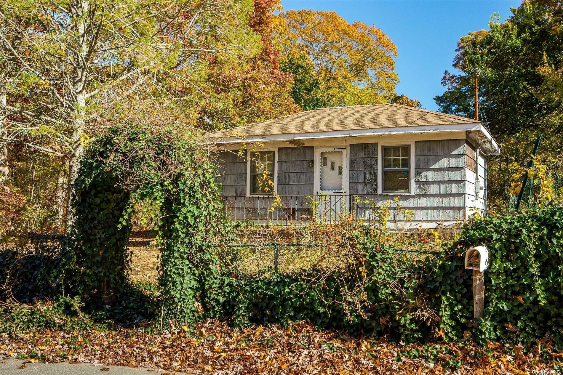 Property Photo:  64 Maple Avenue  NY 11901 