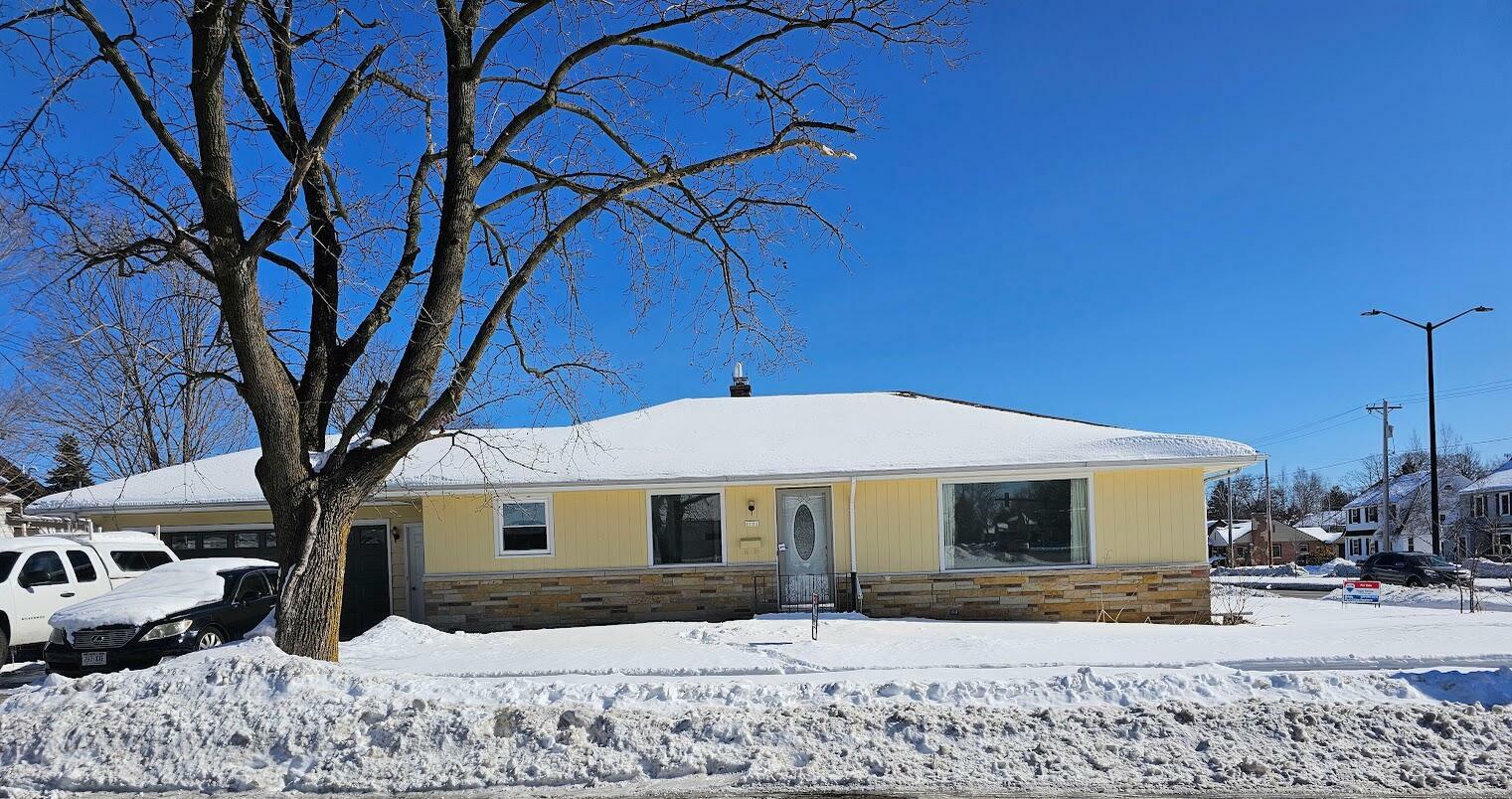 Property Photo: 1101 N 17th St WI 54220