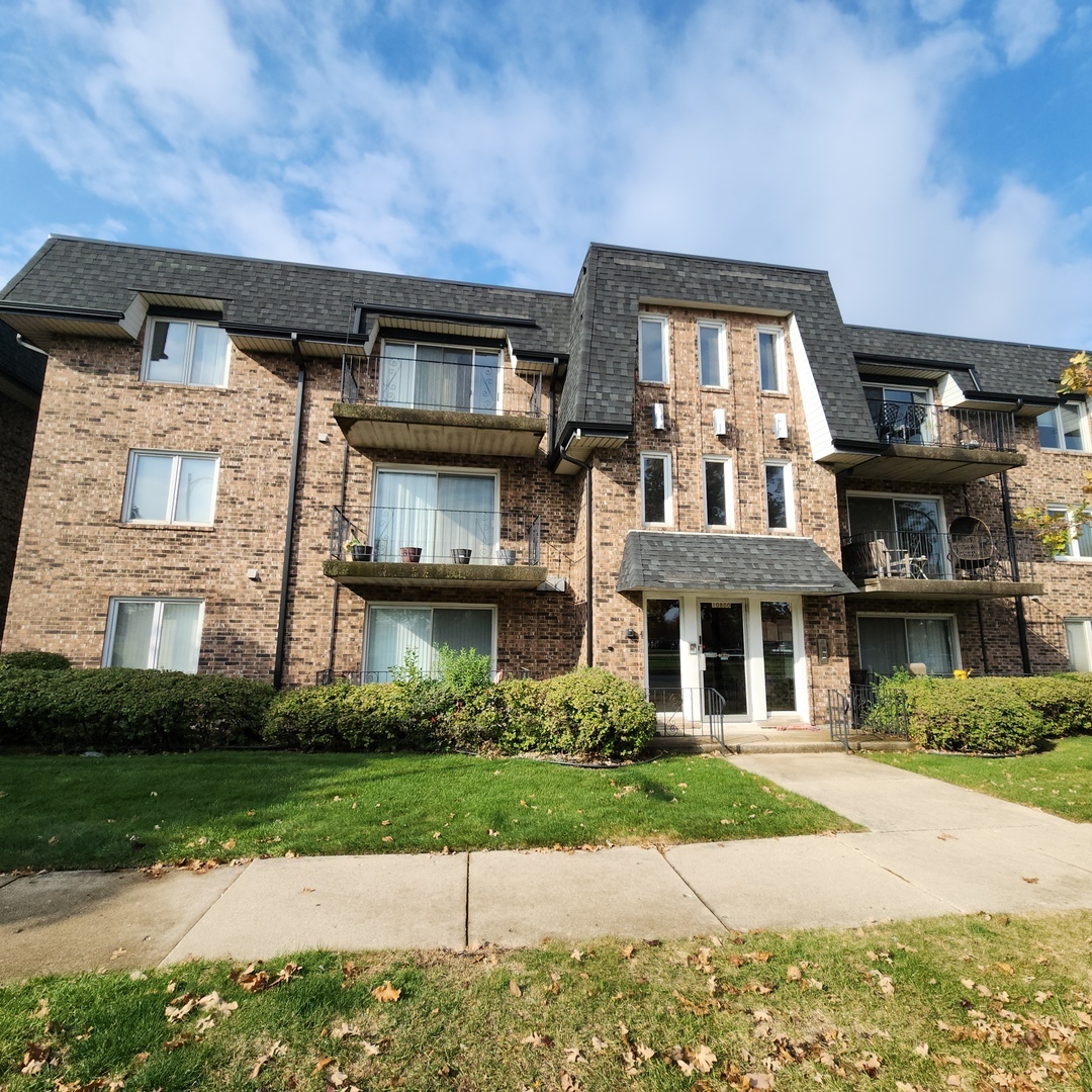 Property Photo: 10800 S Kilpatrick Avenue 3se IL 60453