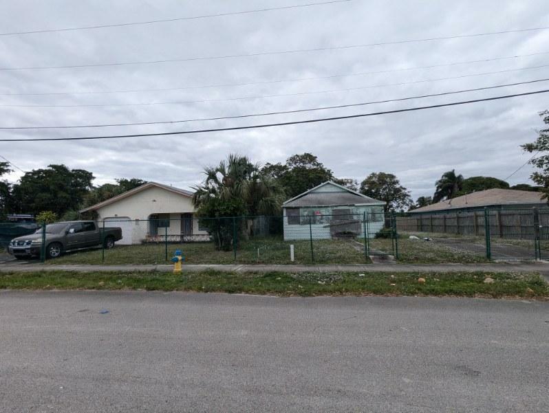 Property Photo:  24 NW 7th Avenue  FL 33444 