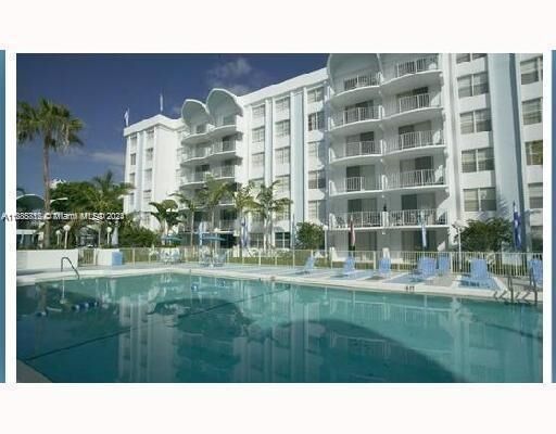Property Photo:  498 NW 165th St Rd D-607  FL 33169 