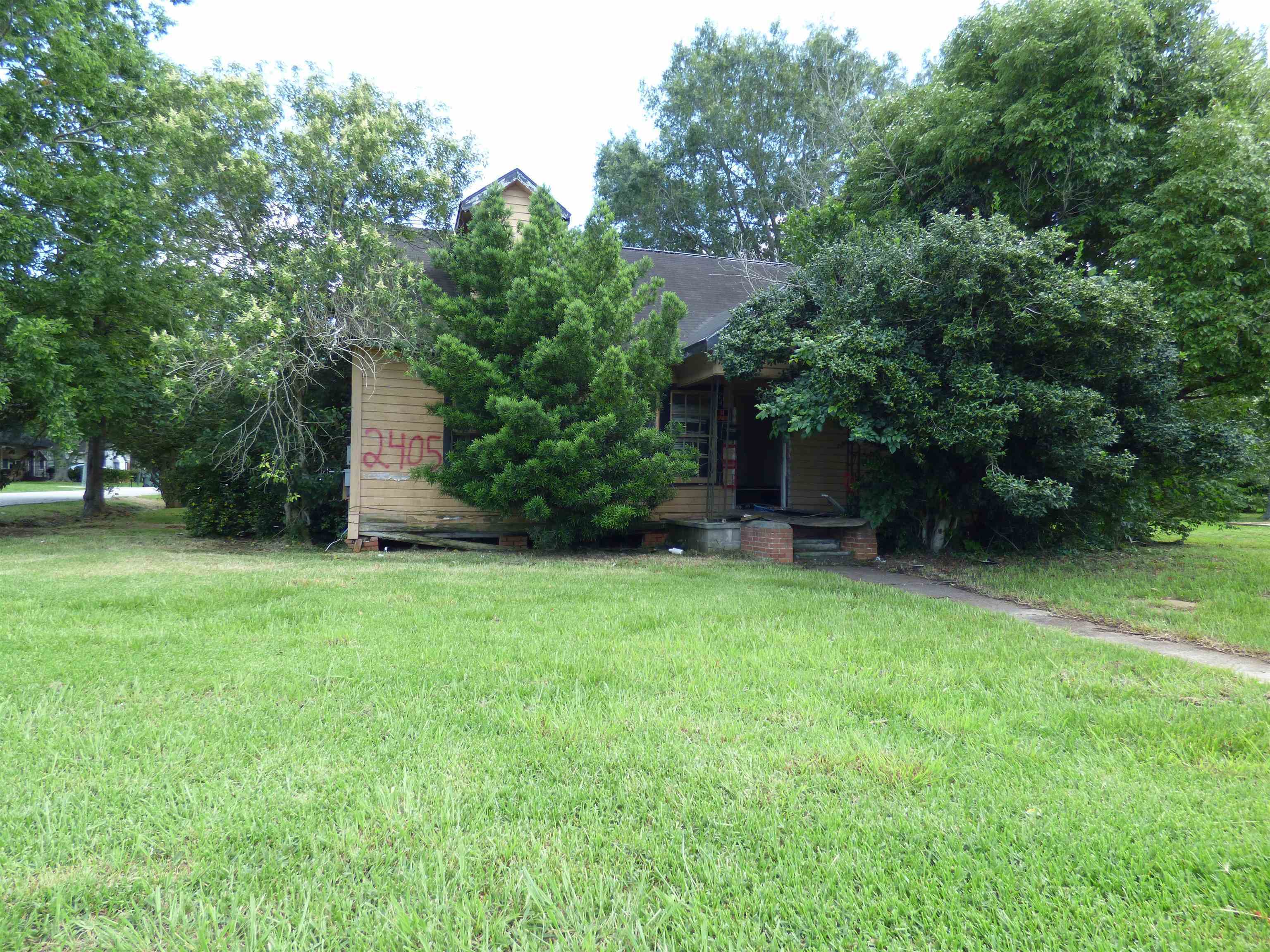 Property Photo:  2405 Terrell Ave  TX 77701 