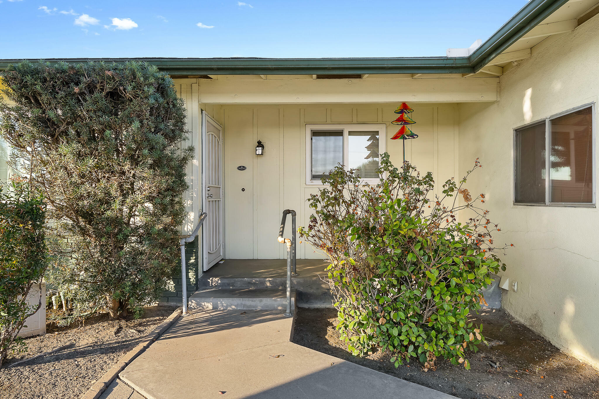 Property Photo:  370 E Gail Avenue  CA 93274 