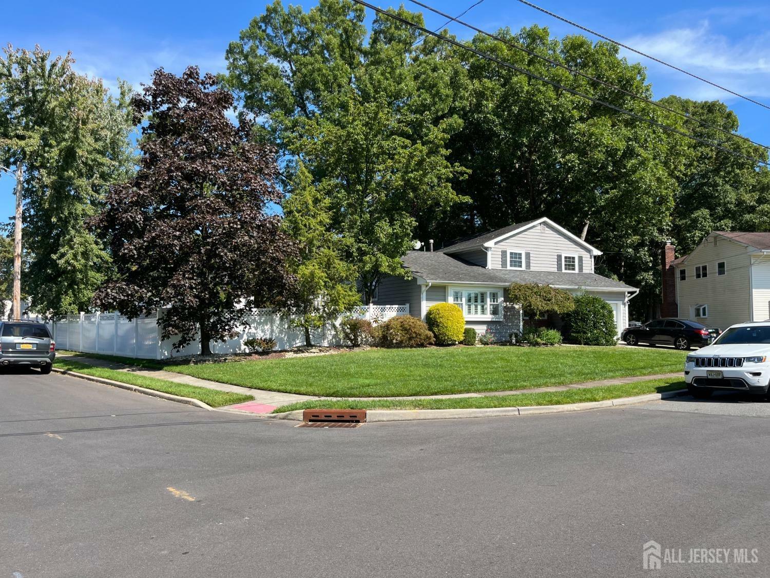 Property Photo:  10 Arvin Road  NJ 08857 