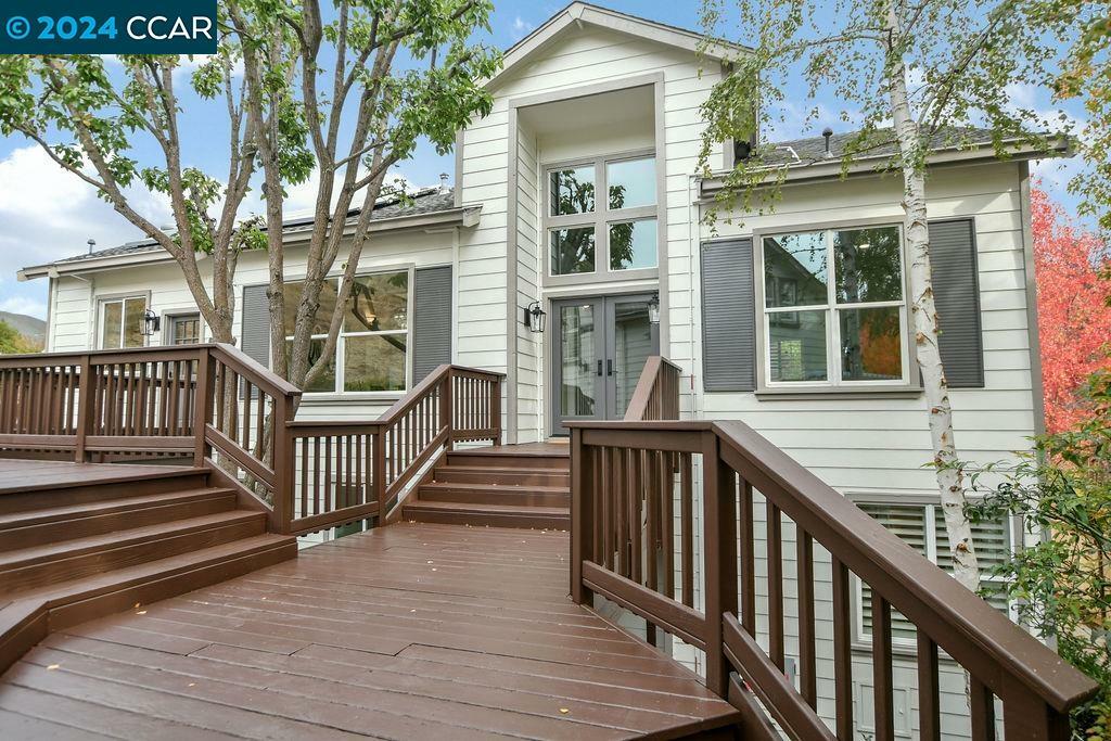 Property Photo:  6 Maplewood Ct  CA 94506 