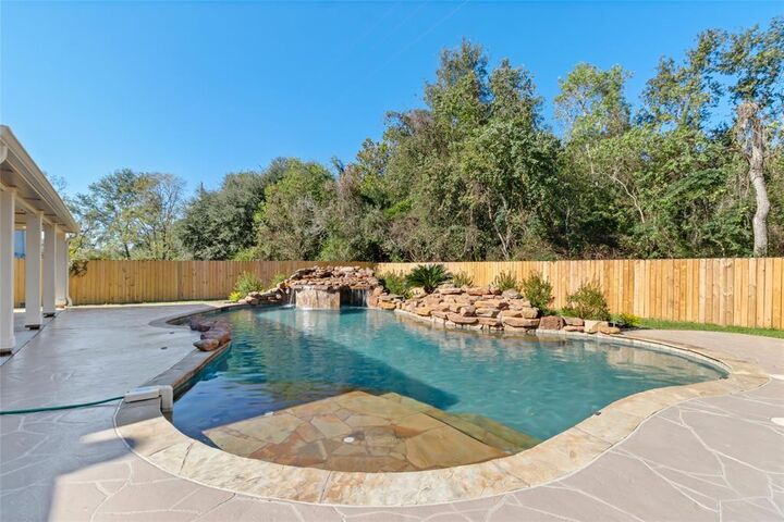 11122 N Country Club Green Drive  Tomball TX 77375 photo