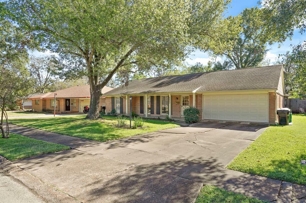 Property Photo:  5443 Redstart Street  TX 77096 