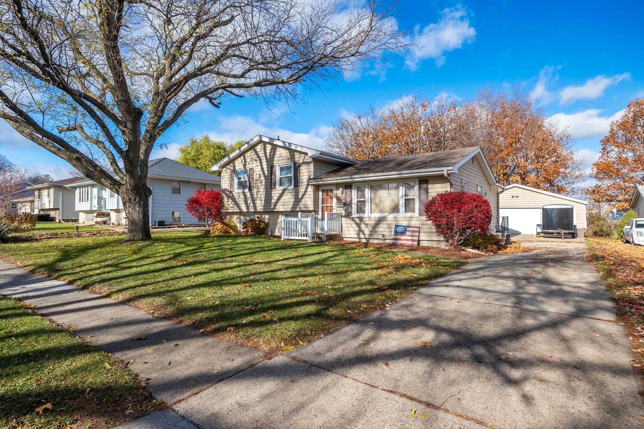 Property Photo:  822 SE 2nd Street  IA 50021 