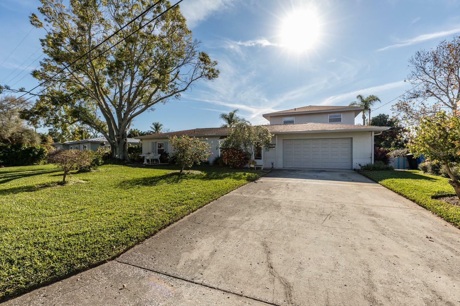 Property Photo:  9440 Sun Isle Drive NE  FL 33702 