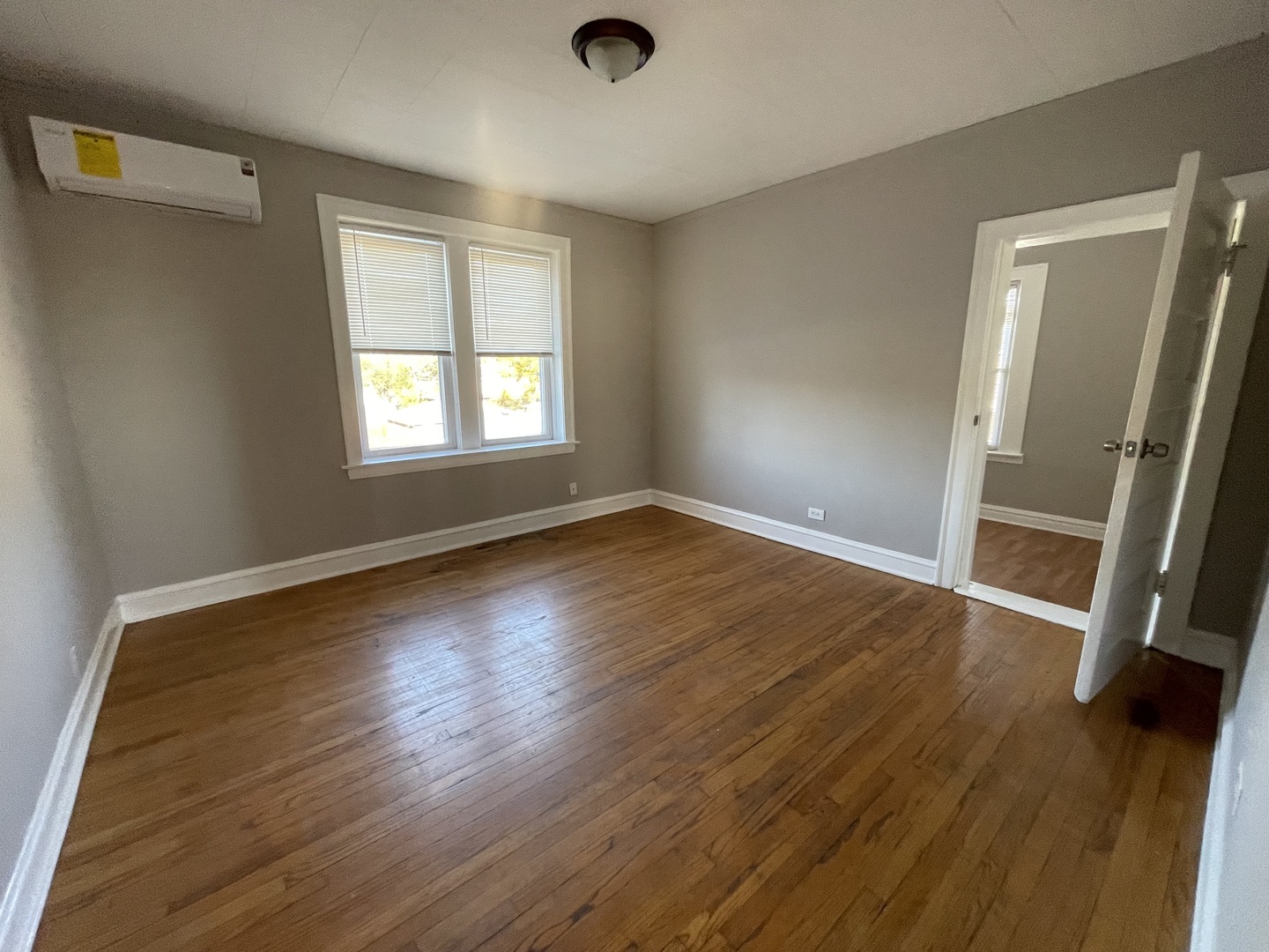 Property Photo:  9215 S Kingston Avenue 2R  IL 60617 