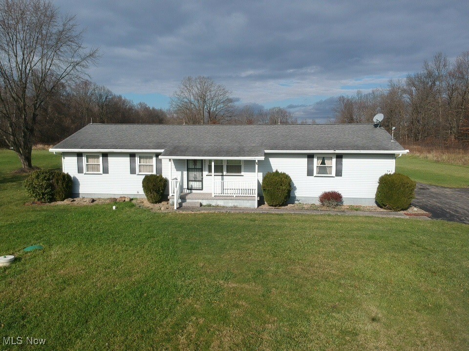 Property Photo:  543 Airport Road NW  OH 44481 