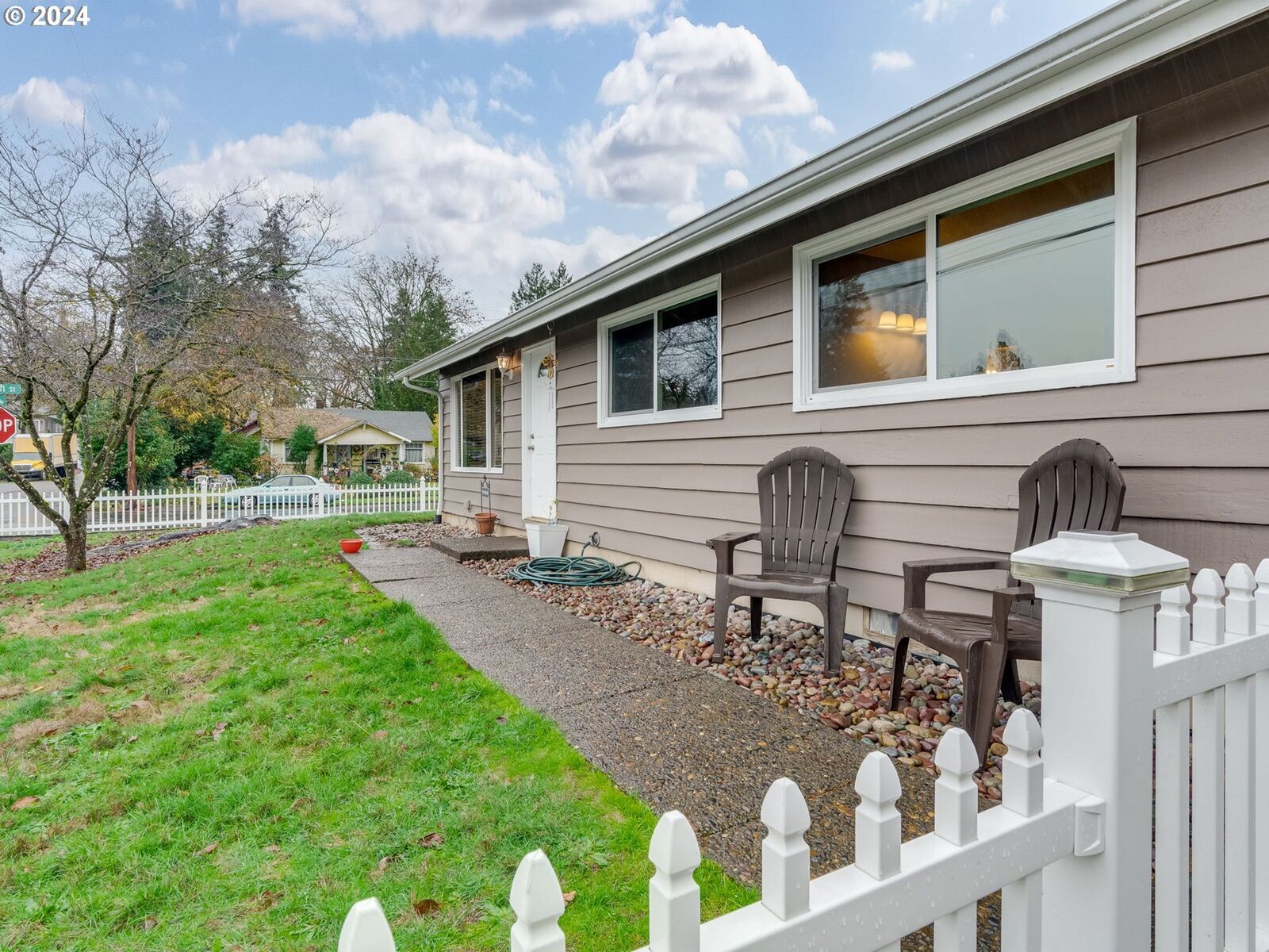 Property Photo:  995 Bellevue Ave  OR 97027 