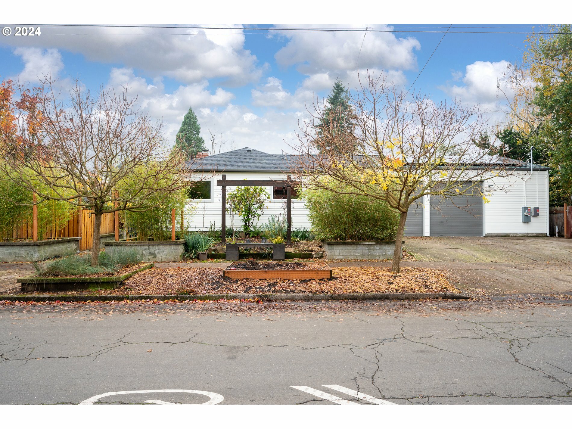 Property Photo:  1535 SE 80th Ave  OR 97215 