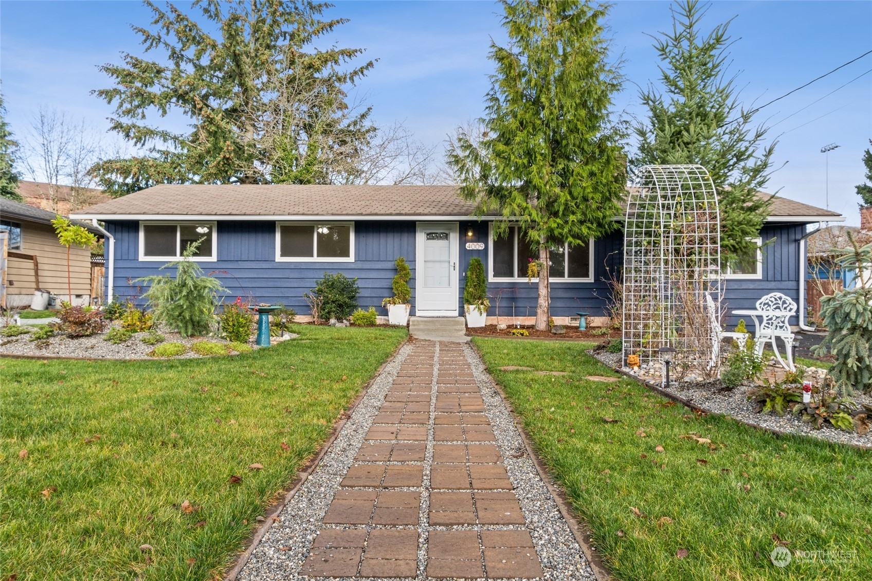 Property Photo:  4009  219th Street SW  WA 98043 