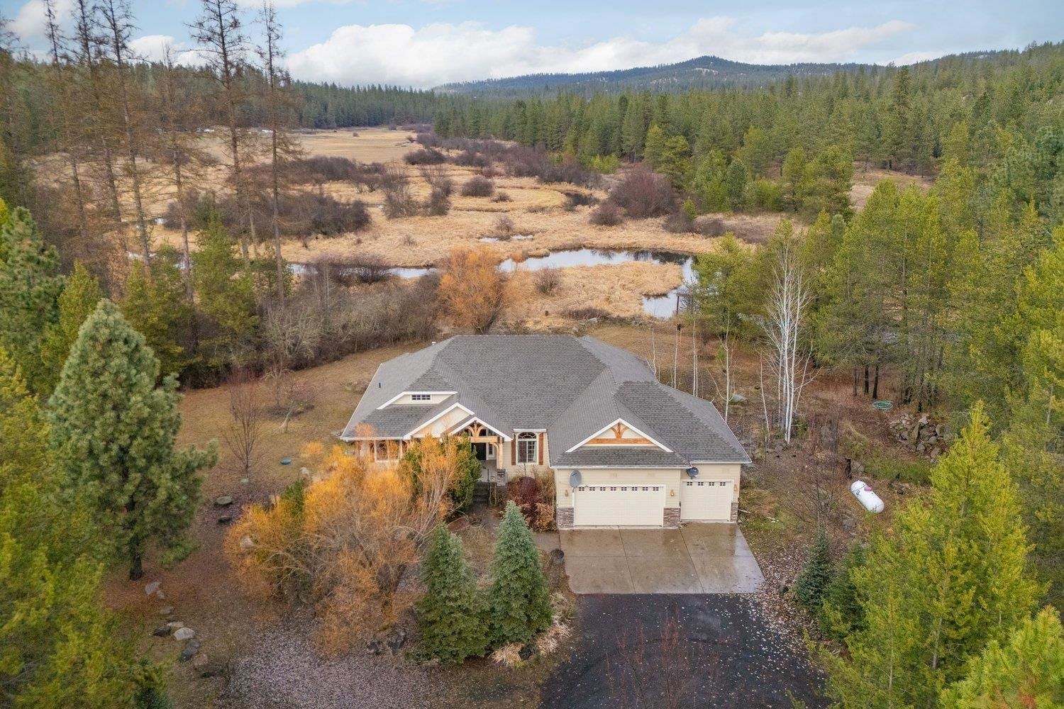 Property Photo:  28916 N River Estates Rd  WA 99003 