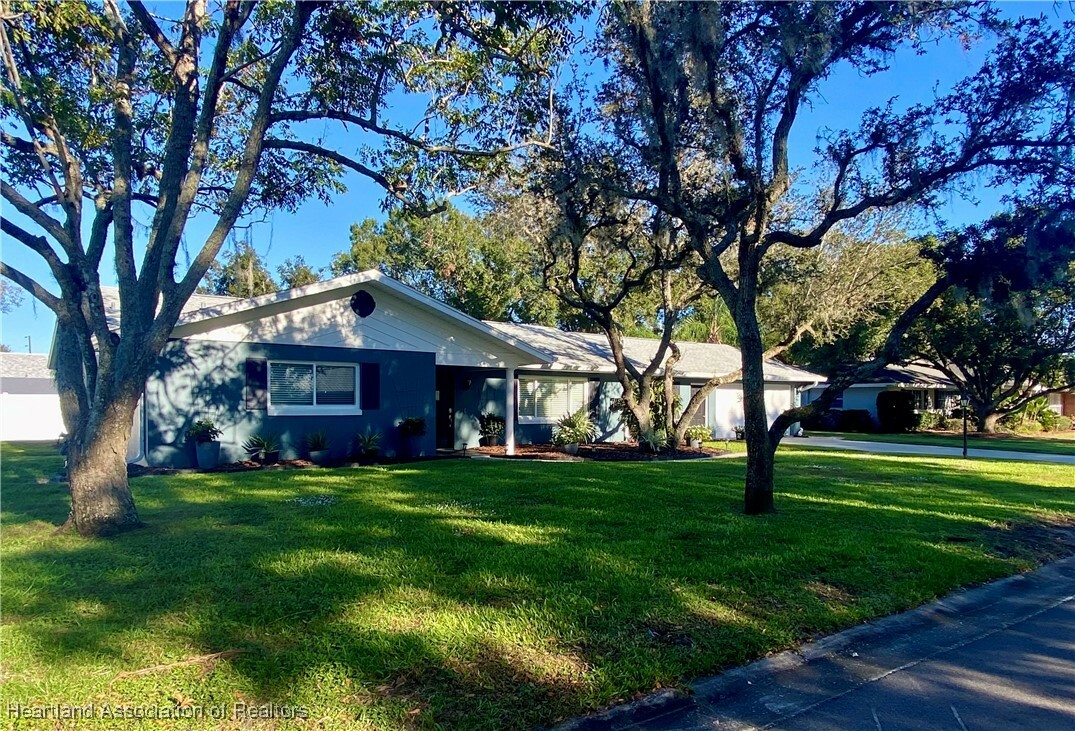 Property Photo:  2630 Greenlawn Drive  FL 33870 