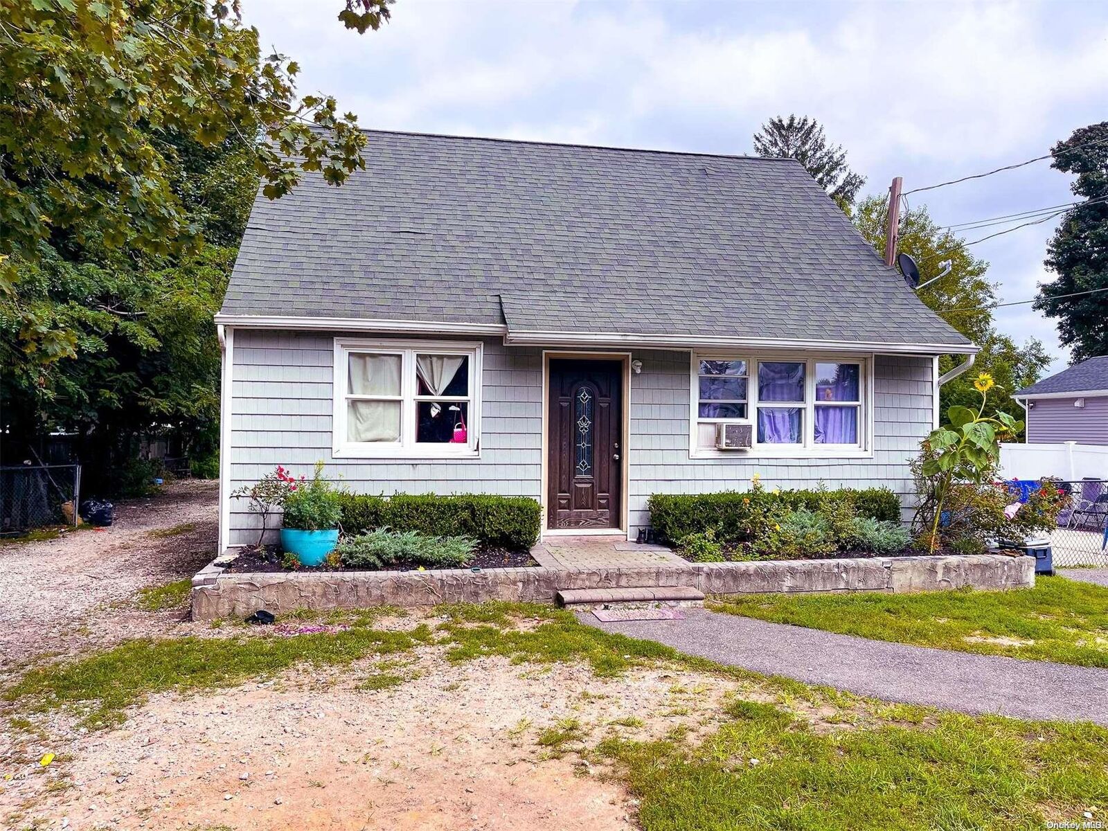 Property Photo:  15 Edgewood Avenue  NY 11776 