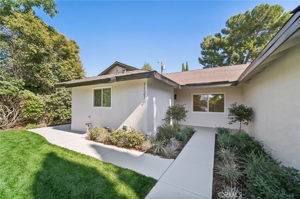 Property Photo:  11212 Montgomery Avenue  CA 91344 