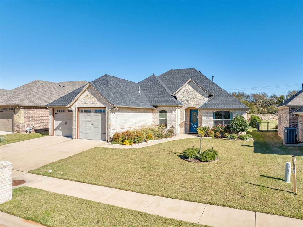 Property Photo: 331 Paddle Boat Drive TX 76049