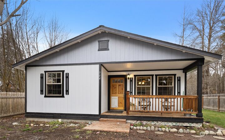 Property Photo: 304 Lincoln Avenue WA 98922