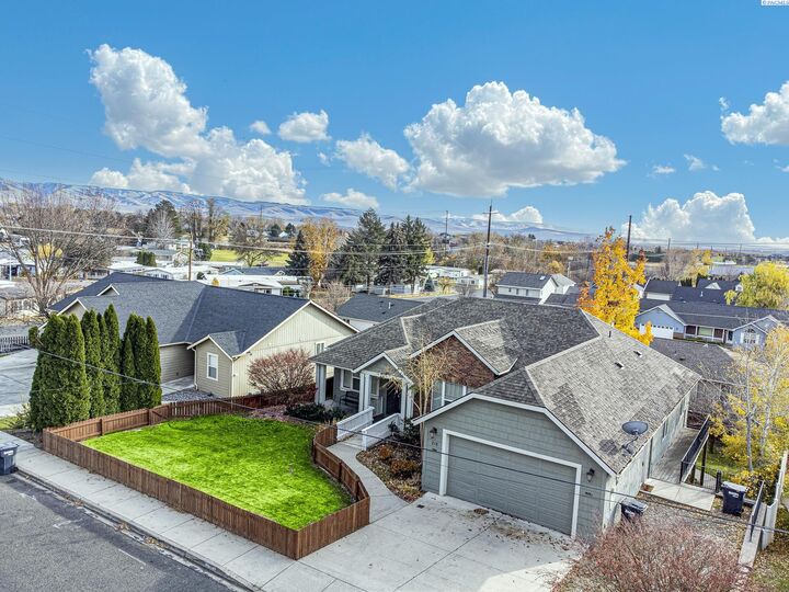 718 SE Scenic View Dr  College Place WA 99324 photo