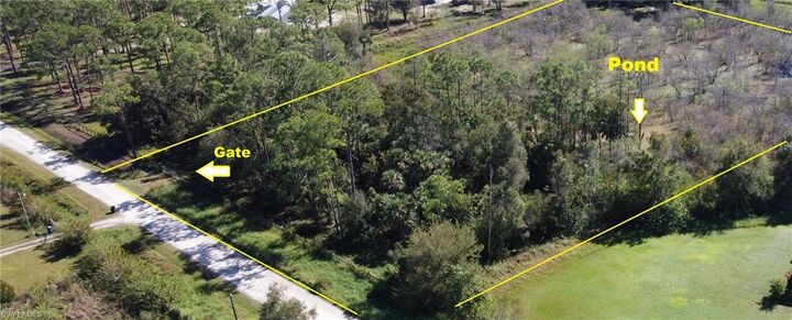 Property Photo: 9750 Quail Hollow Rd FL 33917