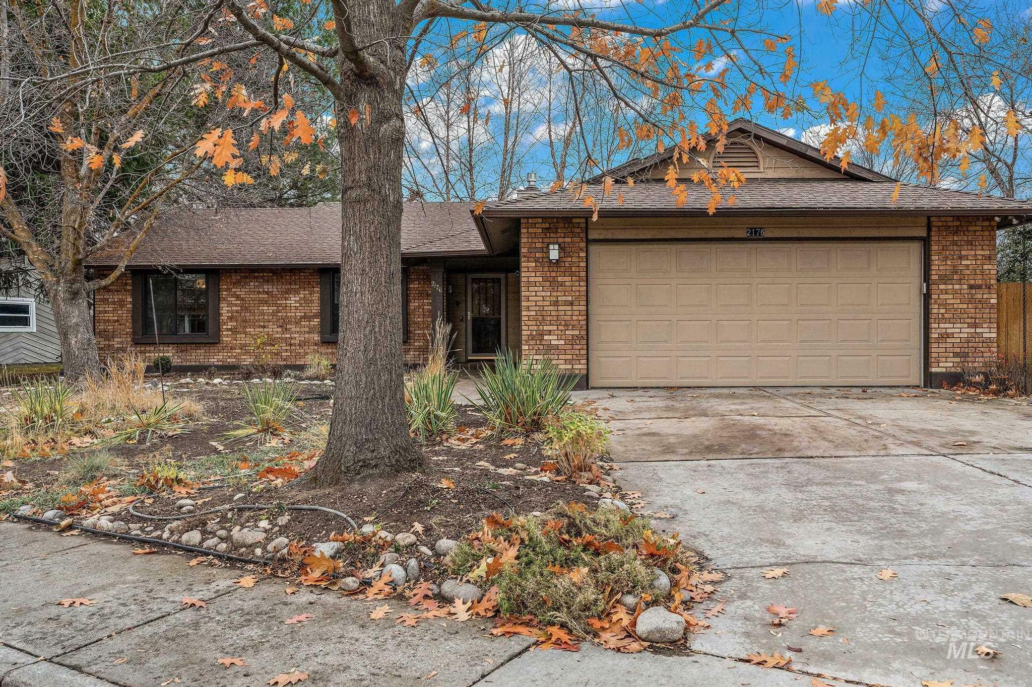 Property Photo: 2176 S White Pine Pl ID 83706