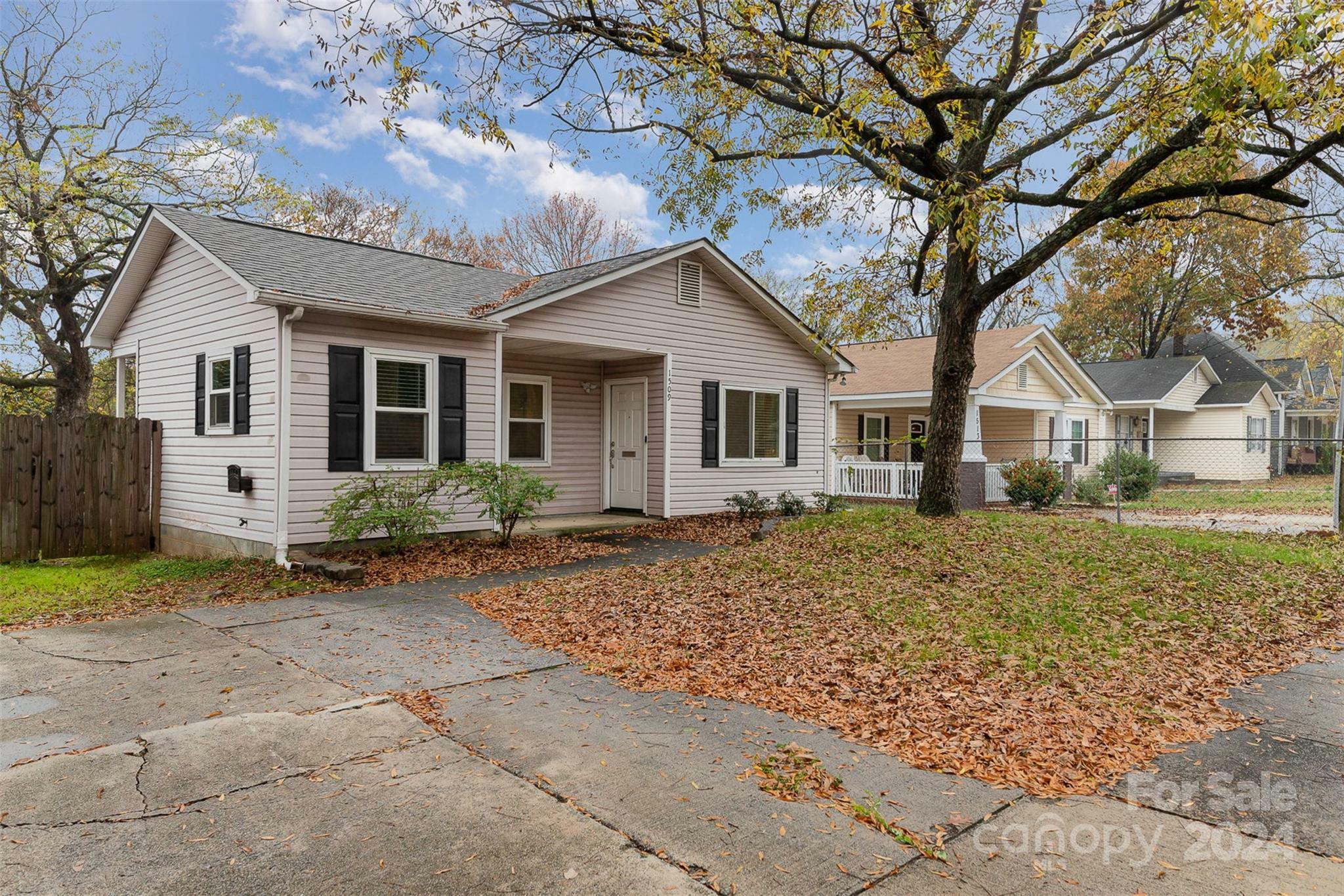 Property Photo:  1509 Harrill Street  NC 28205 