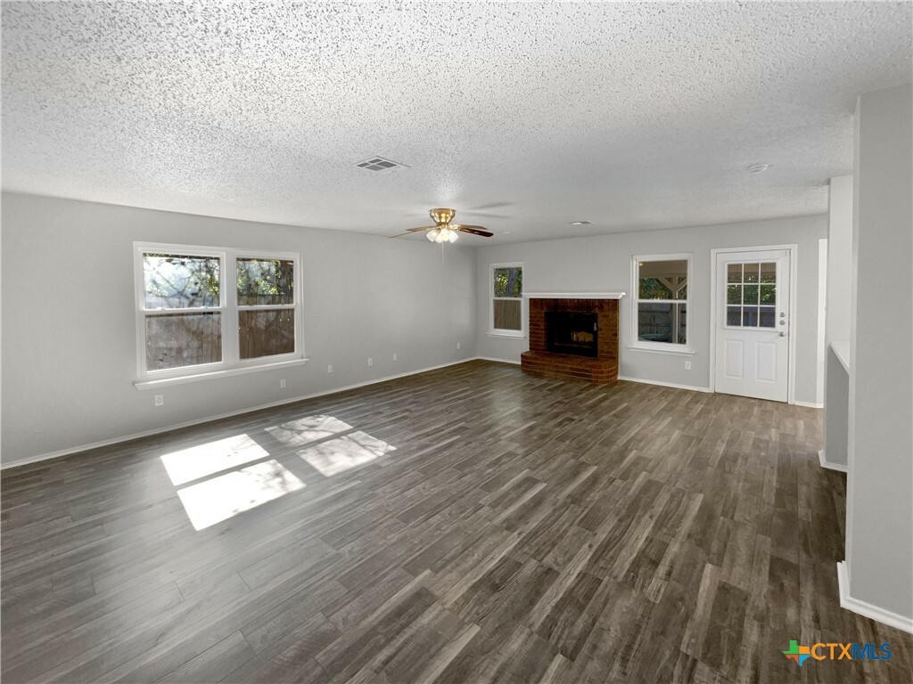 Property Photo:  409 W Anderson Avenue  TX 76522 