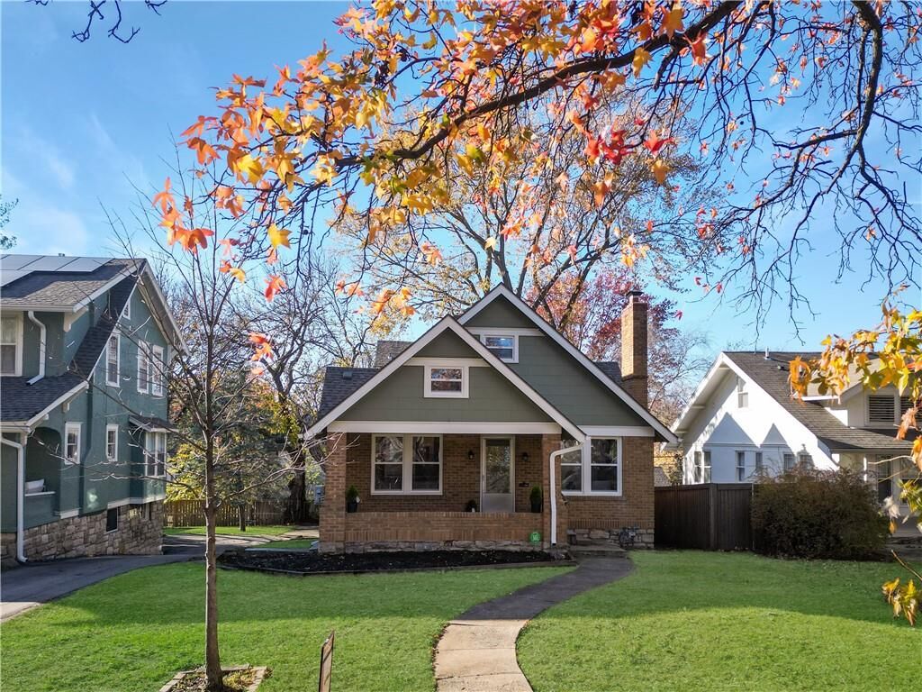 Property Photo: 5704 Kenwood Avenue MO 64110