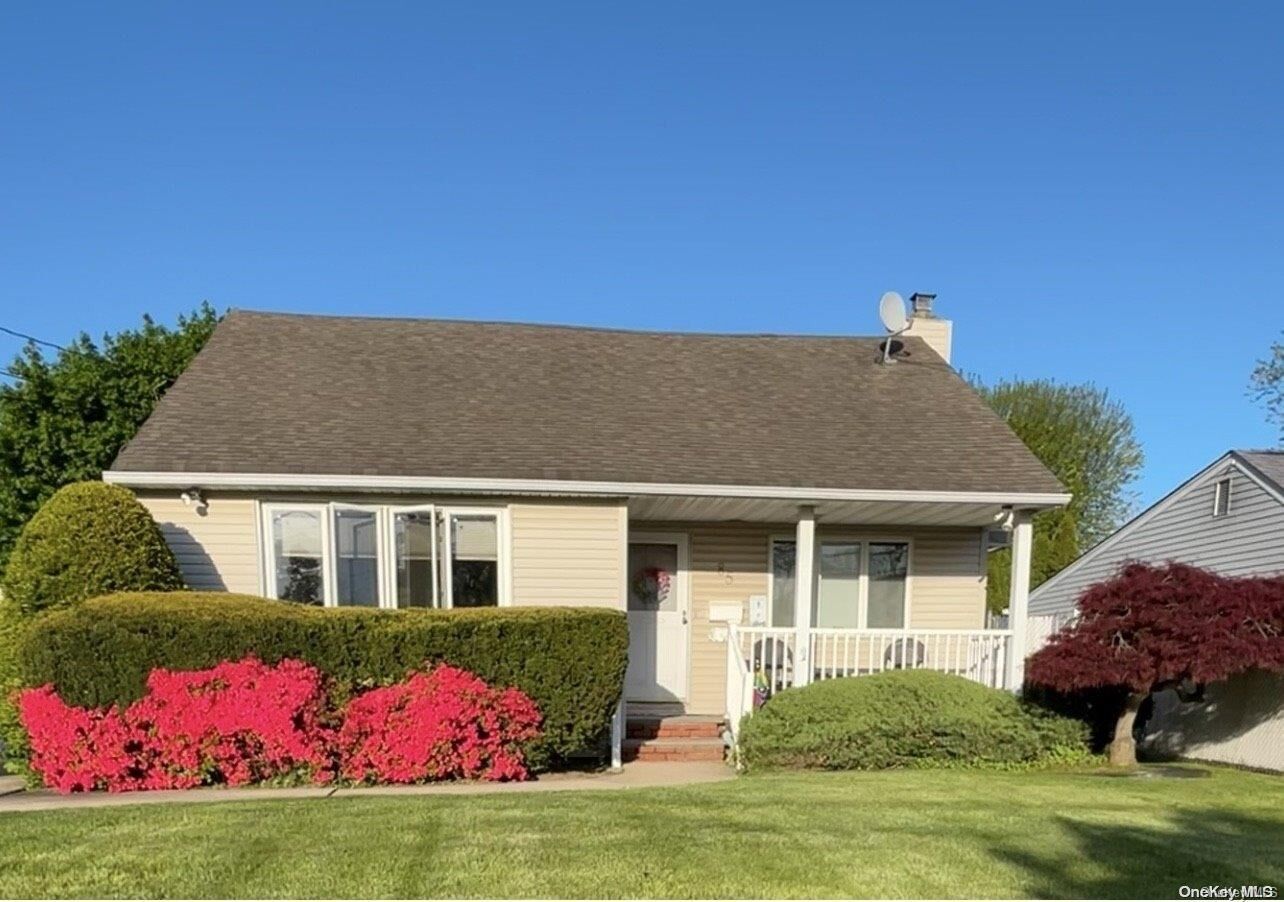 Property Photo:  85 Rhoda Avenue  NY 11703 