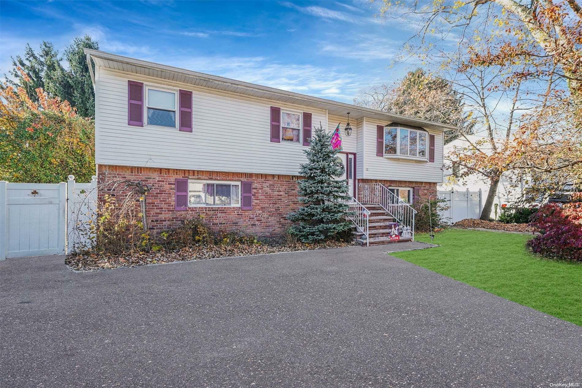 Property Photo:  10 Martha Lane  NY 11787 