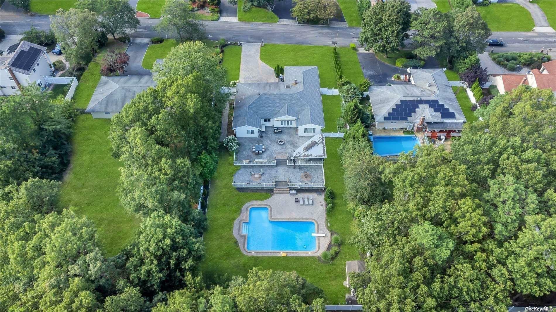 Property Photo:  8 Berwyn Drive  NY 11779 