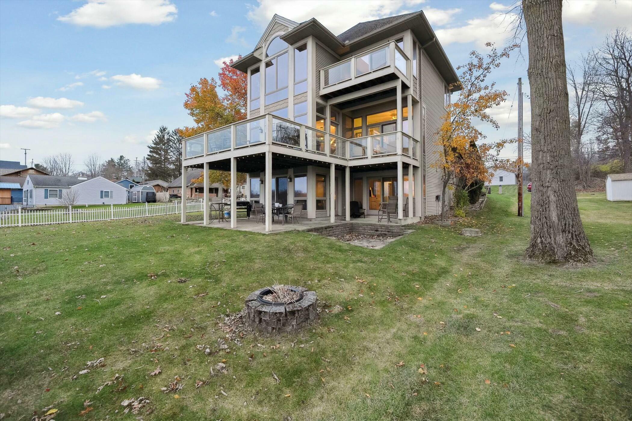 Property Photo:  2490 Lakeview Drive  MI 49234 