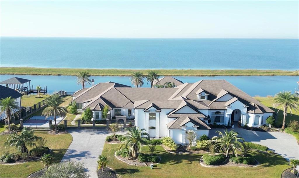 Property Photo: 1120 Lakeshore Boulevard LA 70461
